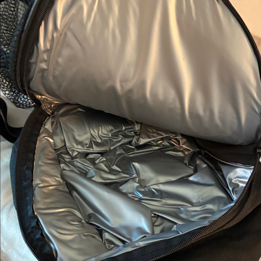 Beach Cooler Pack. NWT. - Picture 3 of 4